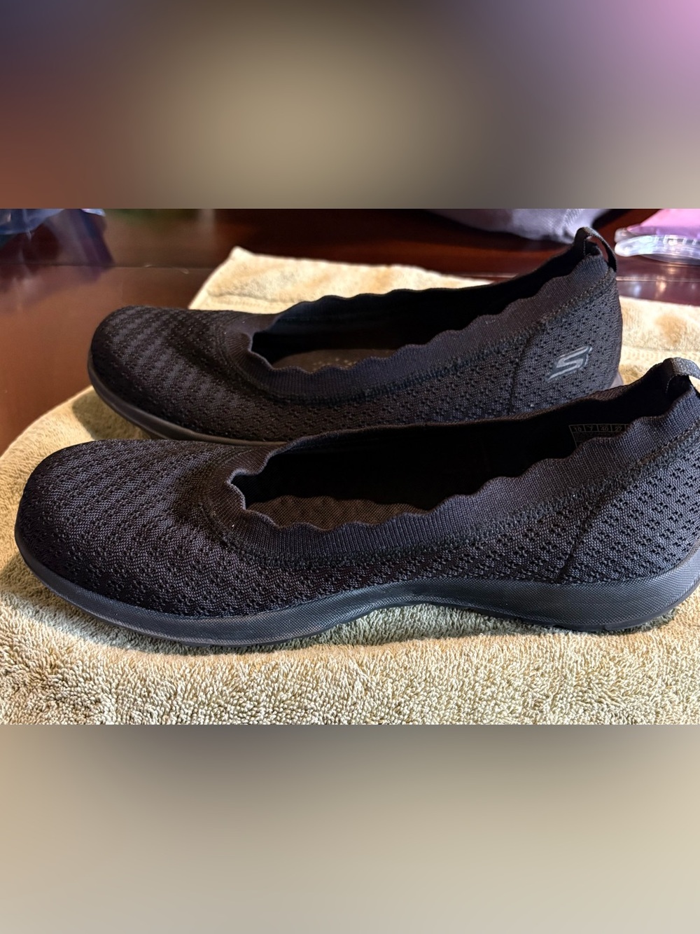 Skechers Black Knit Slip-On Ballet Flats with Scalloped Edge Border